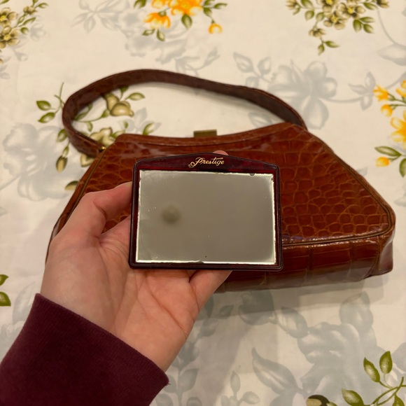 Elegant Brown Crocodile Leather Handbag - Picture 9 of 11